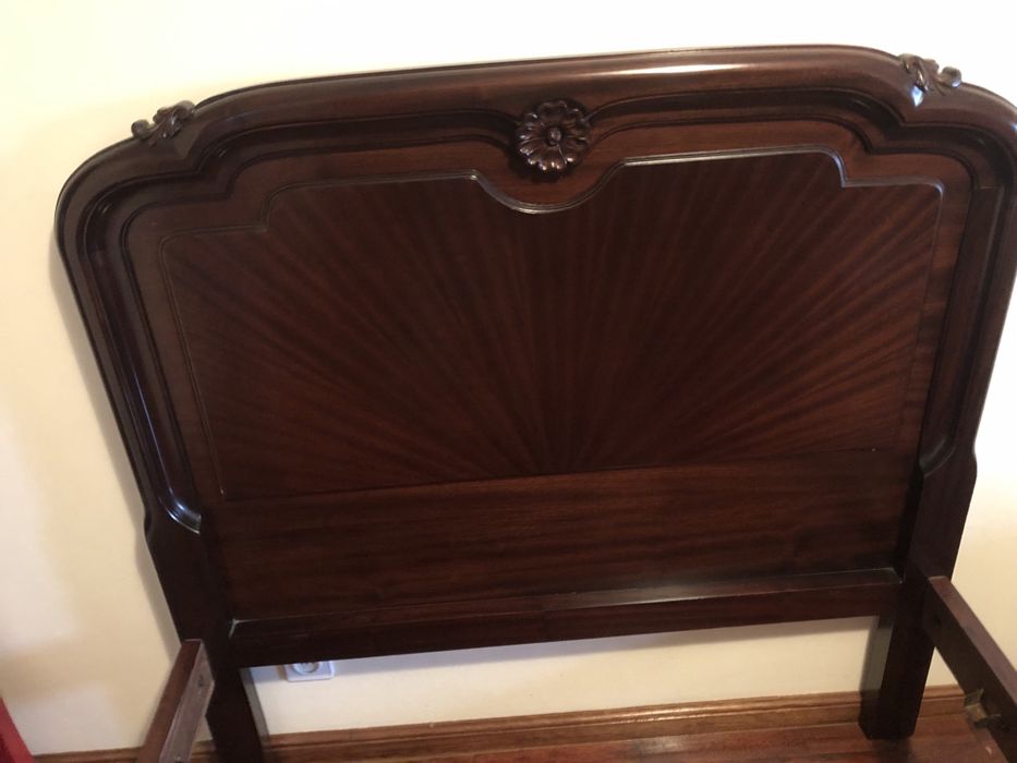 Cama em mogno a bom preço