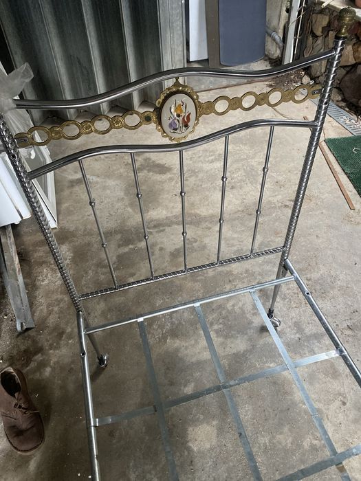 Cama de crianca unica muito bonita