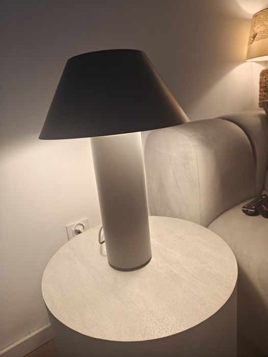 Metalowa lampa stołowa na dwie żarówki