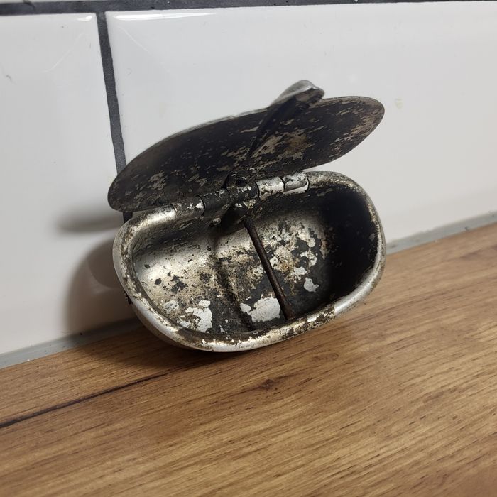 Popielniczka samochodowa Stara BMW 321 326