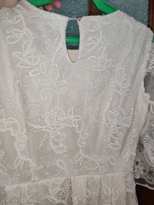 Нова мереживна сукня