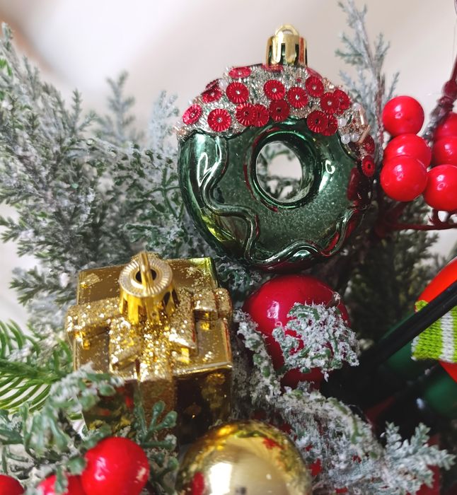 Świąteczna dekoracja z reniferem. Stroik na Boże Narodzenie.