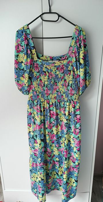 Letnia sukienka w kwiaty r. XL