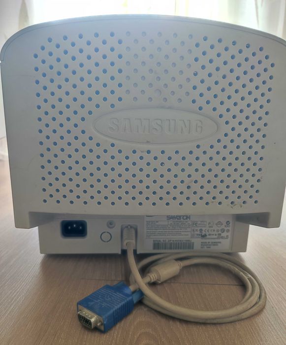 Монітор Samsung старого зразка