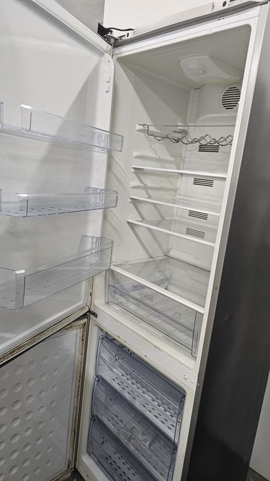 Frigorífico BEKO CN232220X Combinado