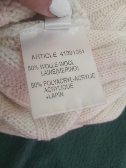 Женские свитера в ассортименте