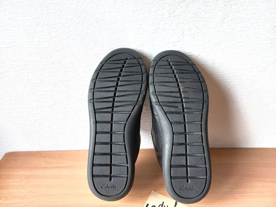 Класні шкіряні кросівки Clarks Scape Flare 42 р. устілка 27 см.