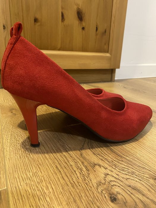 Czerwone zamszowe szpilki rozm.40