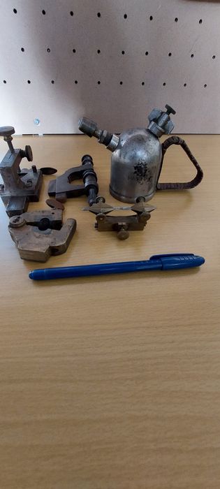 Ferramentas antigas de relojoaria Suíça