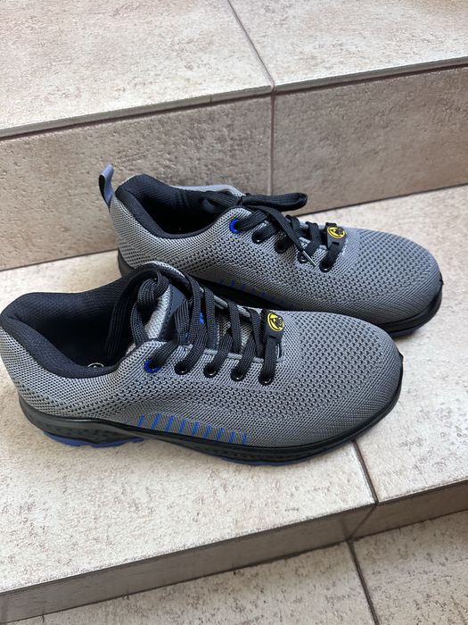 Кросівки з металевим носком