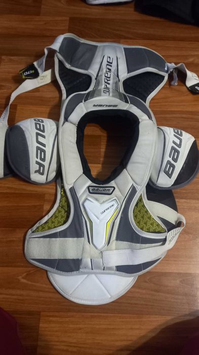 Хоккейная защита, коньки, клюшка / Хокейний захист, ковзани, ключка