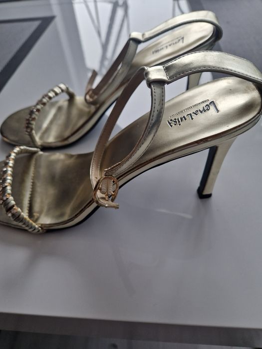 Buty okazjonalne na obcasie