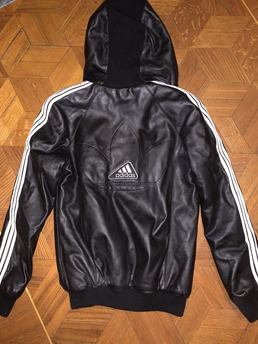 Продам мужскую кожаную куртку adidas