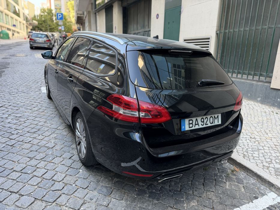 Peugeot 308 preto
