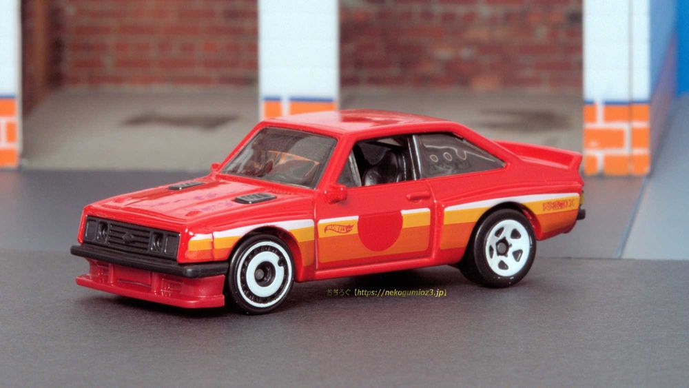 Машинка Hot Wheels Ford Escort RS2000 Retro Racers Mattel