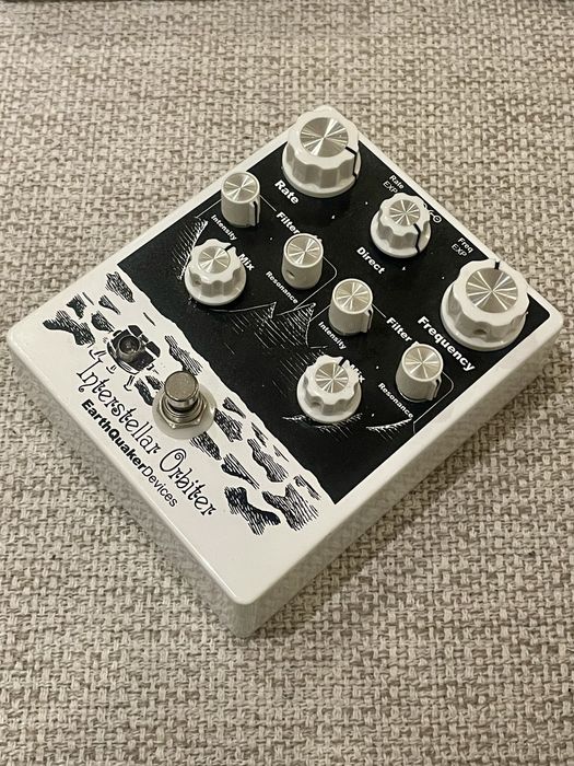Earthquaker Devices Interstellar orbiter