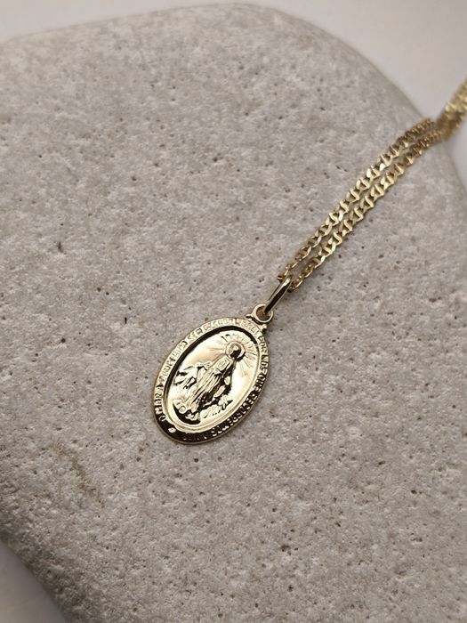 Złota zawieszka medalik