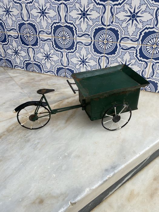 Brinquedo antigo bicicleta de vendedor ambolante