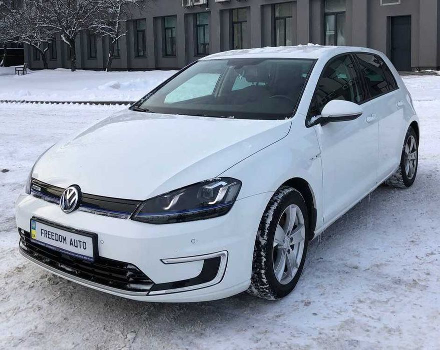 Оренда електромобіля Volkswagen e-Golf Highline