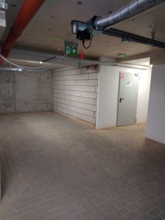 Sprzedam miejsce parkingowe Sybiraków 30 i 32 - More