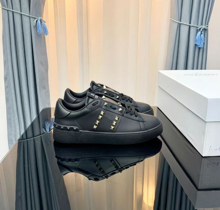 Кросівки Valentino