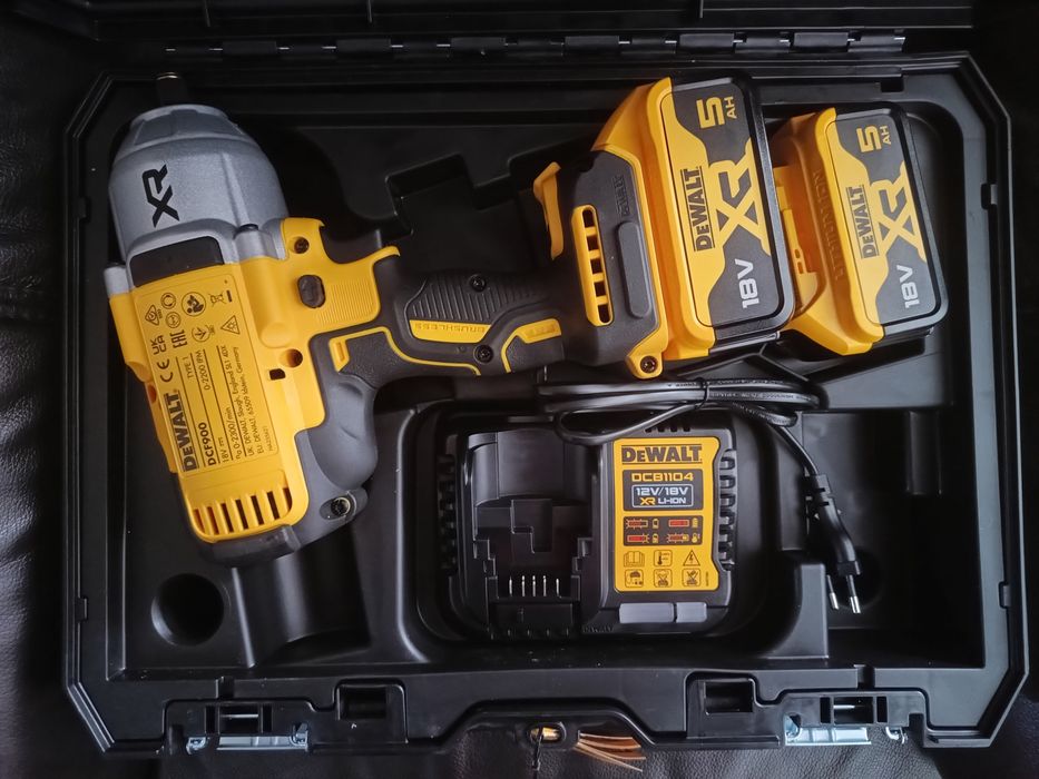 Аккумуляторний ударний гайковерт dewalt DCF900P2T 18V 2X 5.0Ah 1355Nm
