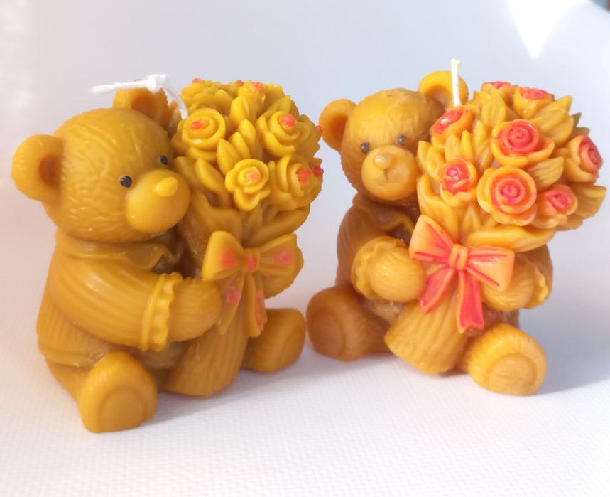 Свічка з натурального бджолиного воску "Ведмедик з букетом",  декор