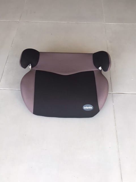 Cadeira para pôr no carro para bebés