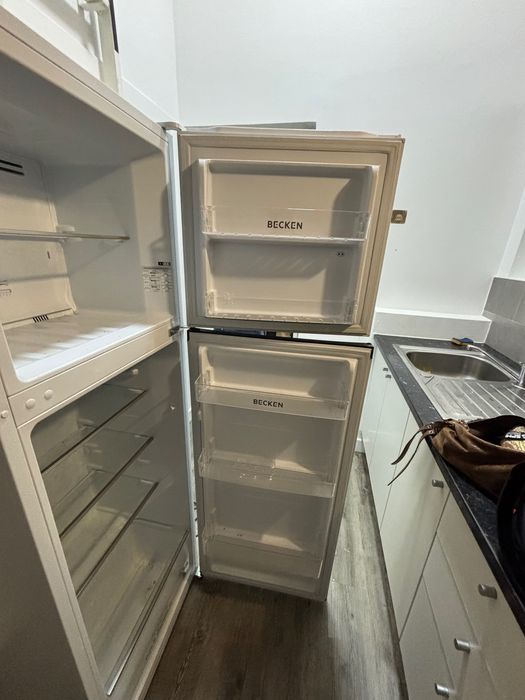 Frigorífico branco BECKEN no Frost usado 1 ano
