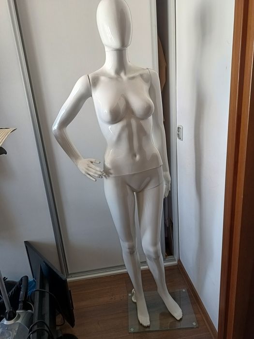 Manekin całopostaciowy damski