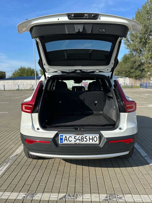 Volvo XC40 2022 1.5 бензин плагін
