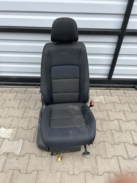 VW Golf 7 sportsvan fotel prawy pasażera