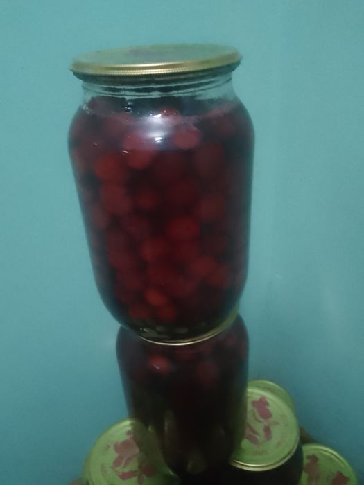 Вишня у власному соку