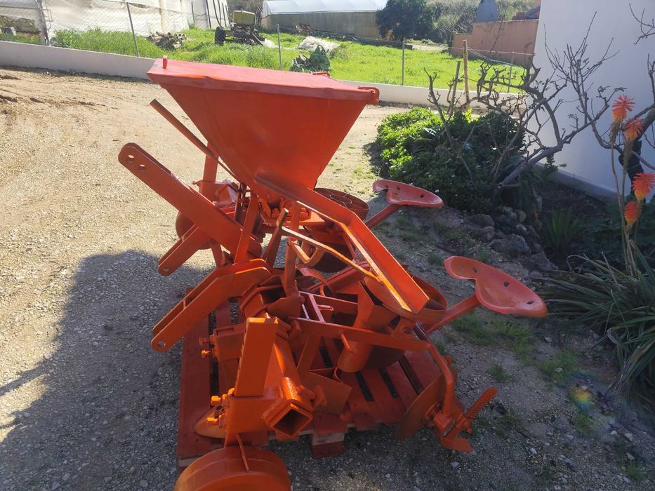 Plantador de Batata Fialho c/ Adubador