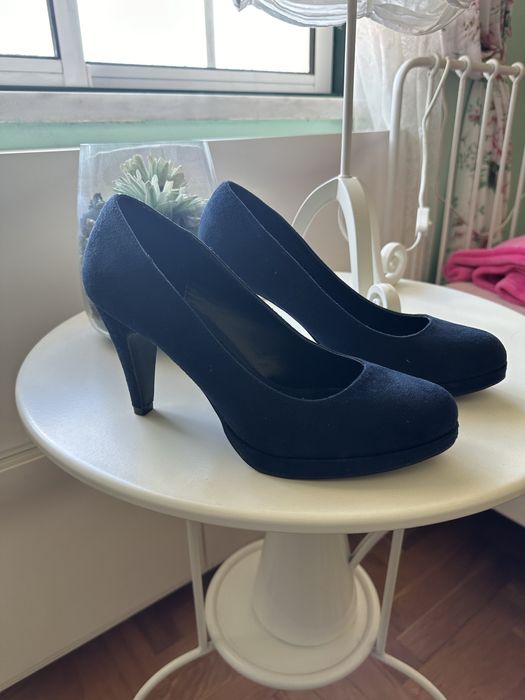 Scarpins em camurça