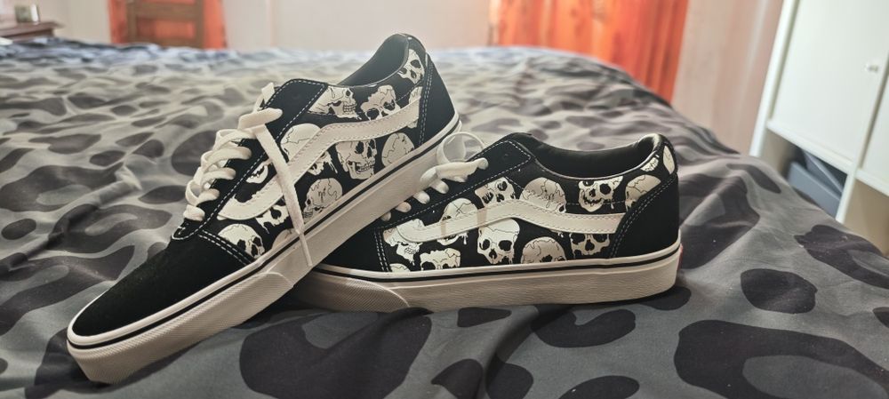 Tenis Vans edição limitada, caveiras