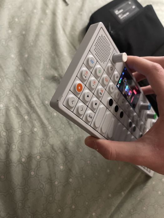 Teenage Engineering OP-1/синтезатор/грувбокс/драммашина/семплер