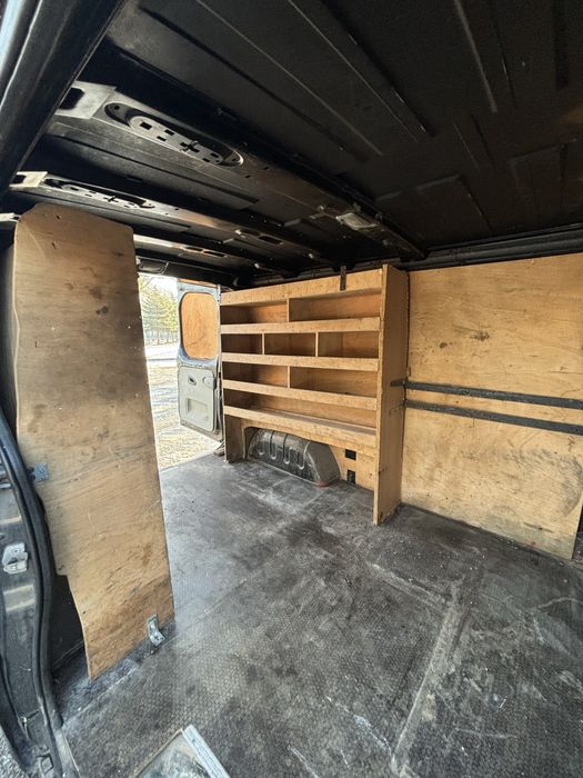 2002 bus Renault Trafic z regałami