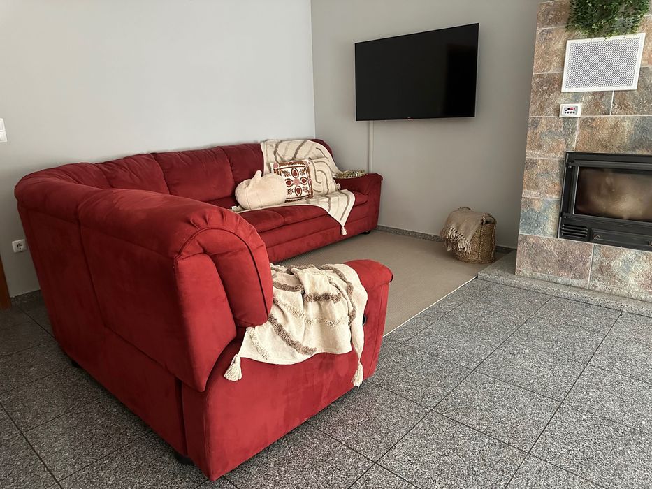 Vendo sofá bordeaux/vermelho escuro