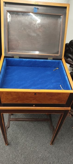 Antiga mesa expositora