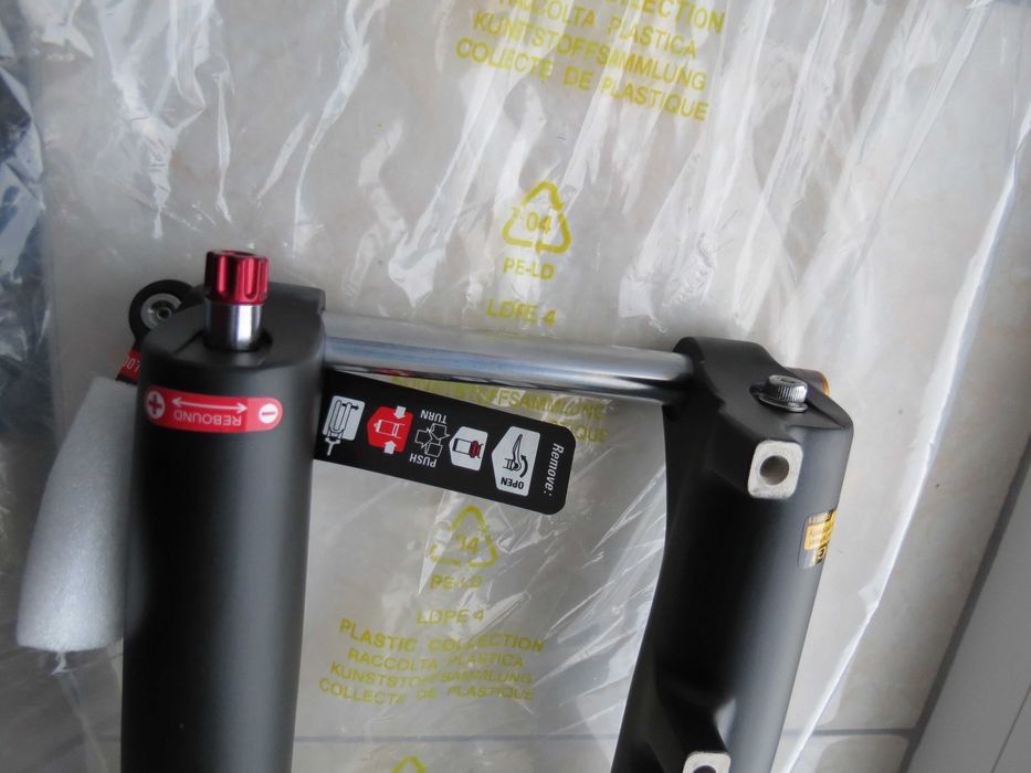 Вилка велосипеда с осью Sr Suntour SF18 MOBIE25 Coil Lo R DS матовая