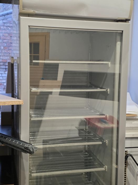 Морозильник з прозорими дверцятами