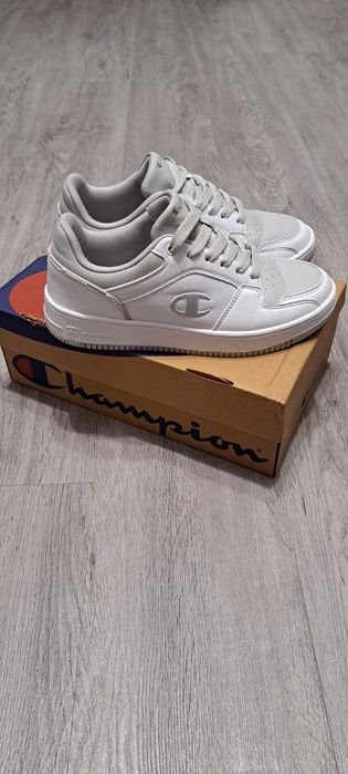 Продам жіночі кеди.