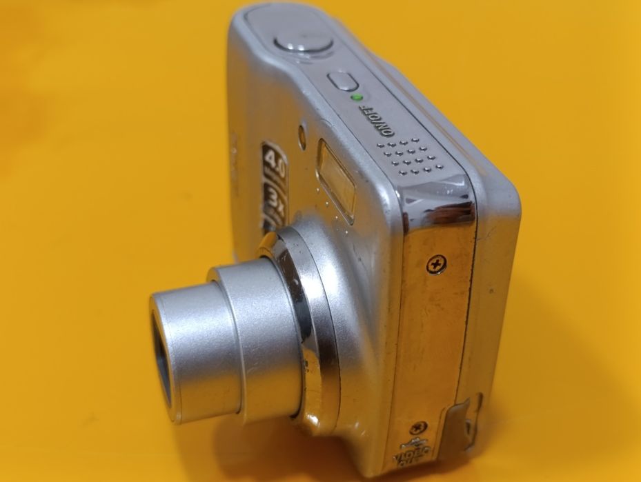 Aparat cyfrowy kompaktowy Nikon Coolpix  L4, na baterie AA, 99% OK