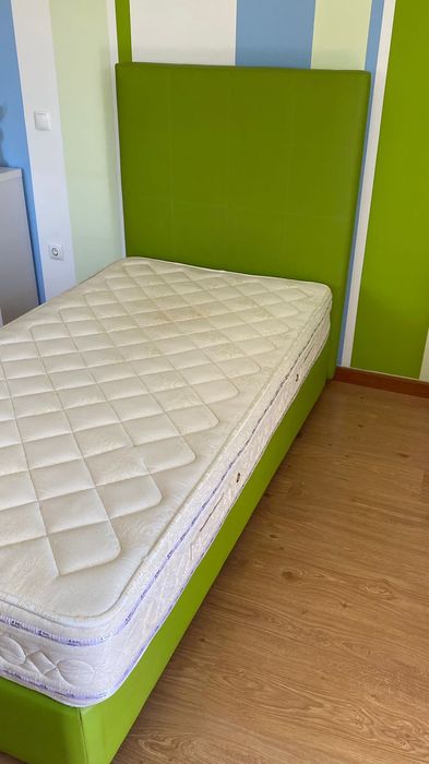 Dois sommiers com colchão