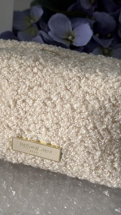 Стильна косметичка Yves Saint Laurent Beauté