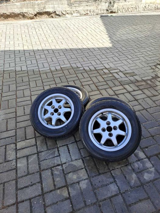 Jantes 14 com 2 pneus semi-novos