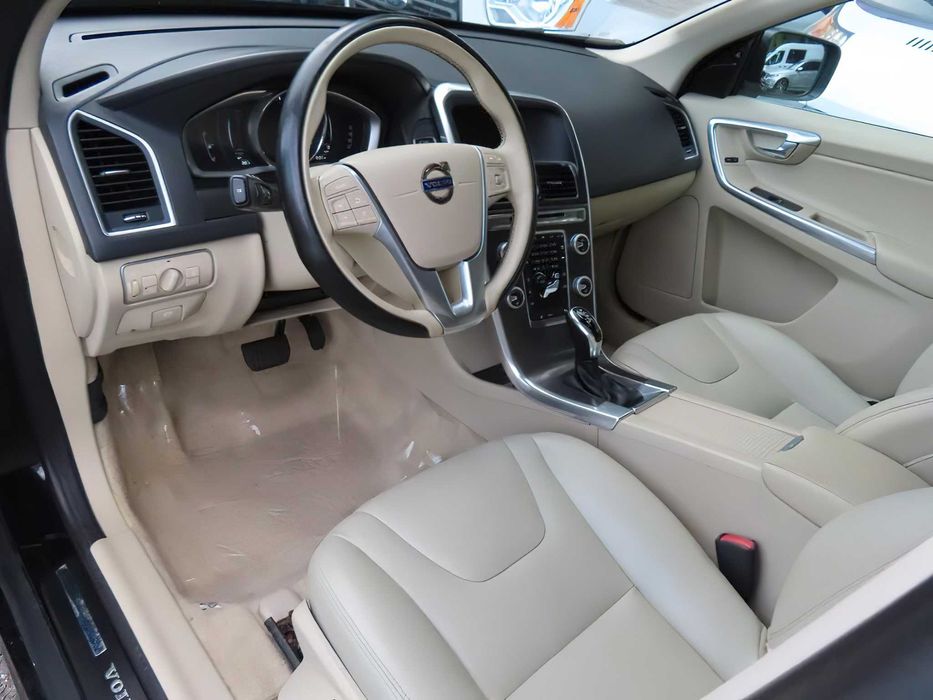 Volvo XC60      2016