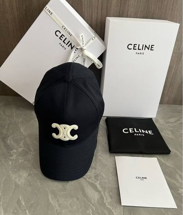 Czarna czapka kapelusz Celine