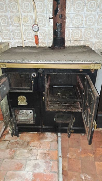 Fogão a lenha antigo